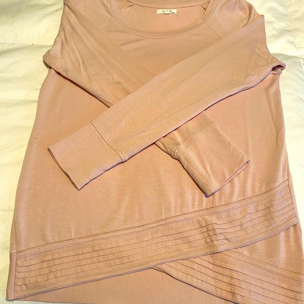 Rose color log sleeve top